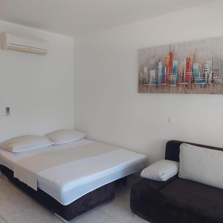 Mihaela Studio Apartmans 150M Near The Beach Kaštela Екстериор снимка